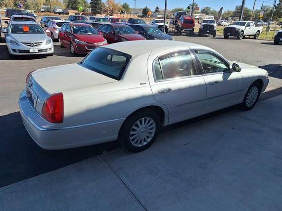 LINCOLN TOWN CAR 2004 1LNHM83W44Y683118 image LINCOLN TOWN CAR 2004 1LNHM83W44Y683118 image